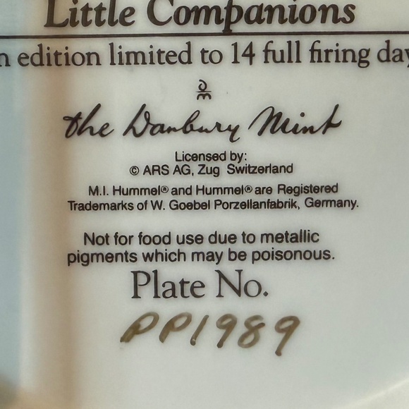 M.J. HUMMEL Collector Plate Little Companions “Stormy Weather" - Picture 7 of 7